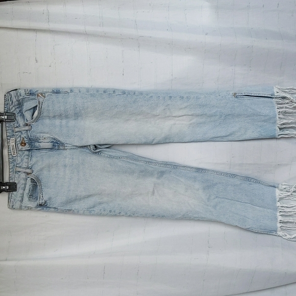 Zara Denim - Zara light wash frayed tassel hem ankle cropped jeans